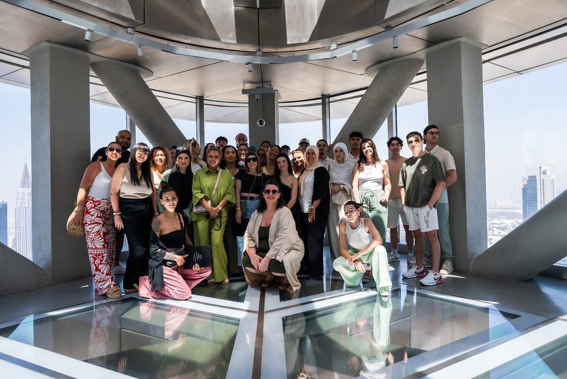 Photo de groupe, skyline — Séminaire à Dubaï à Lorient
